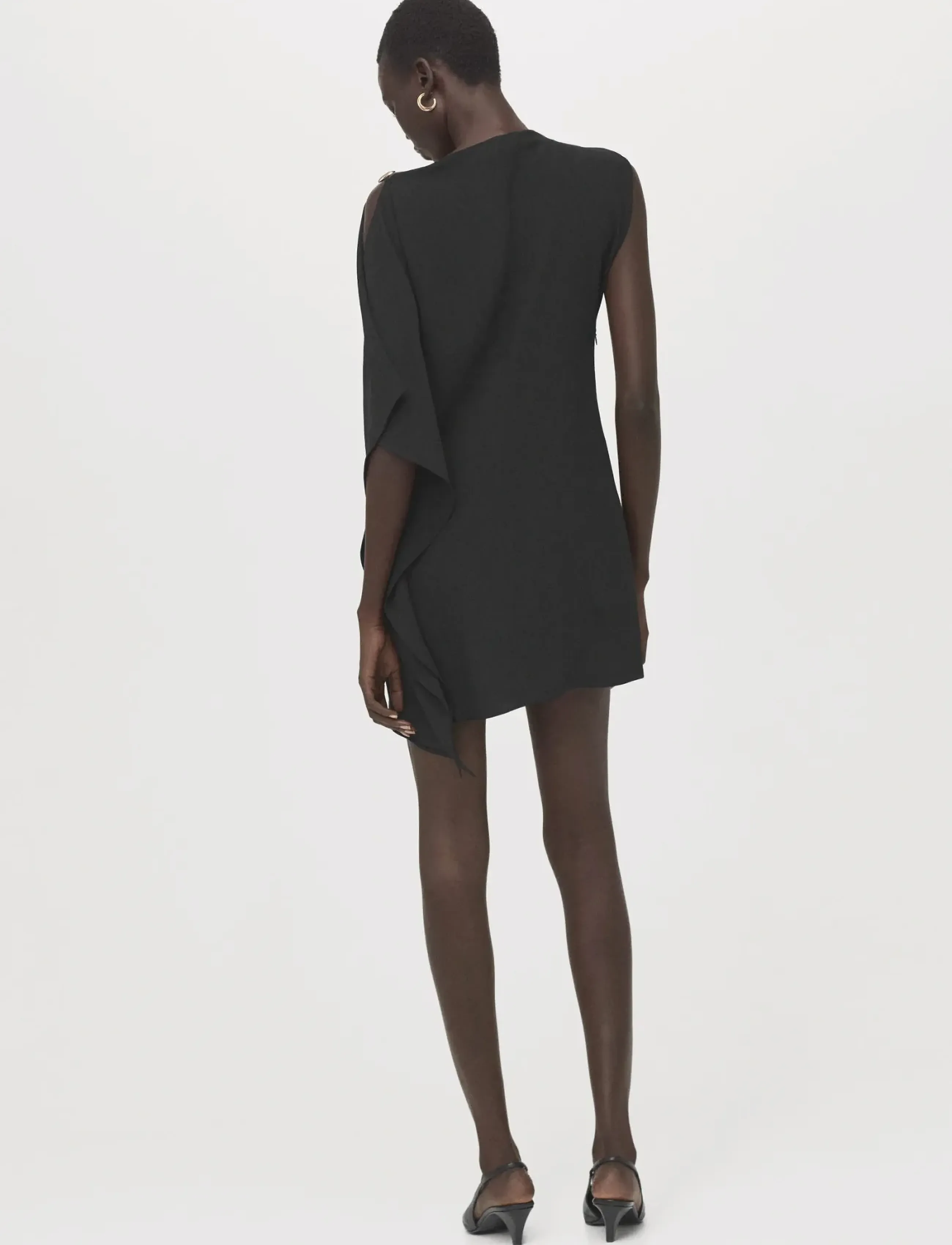 Mango - Short asymmetrical sleeve dress - festkjoler - black - 2