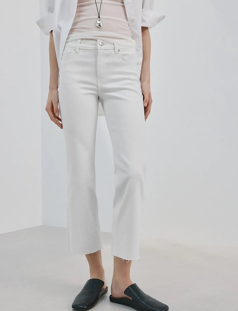 Mango - Sienna flared cropped jeans - utsvängda jeans - white - 0