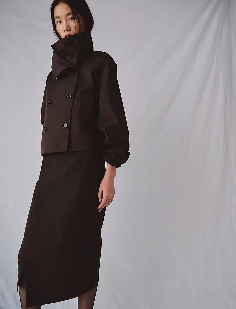 Mango - Funnel neck cropped trench coat - spring jackets - dark brown - 0