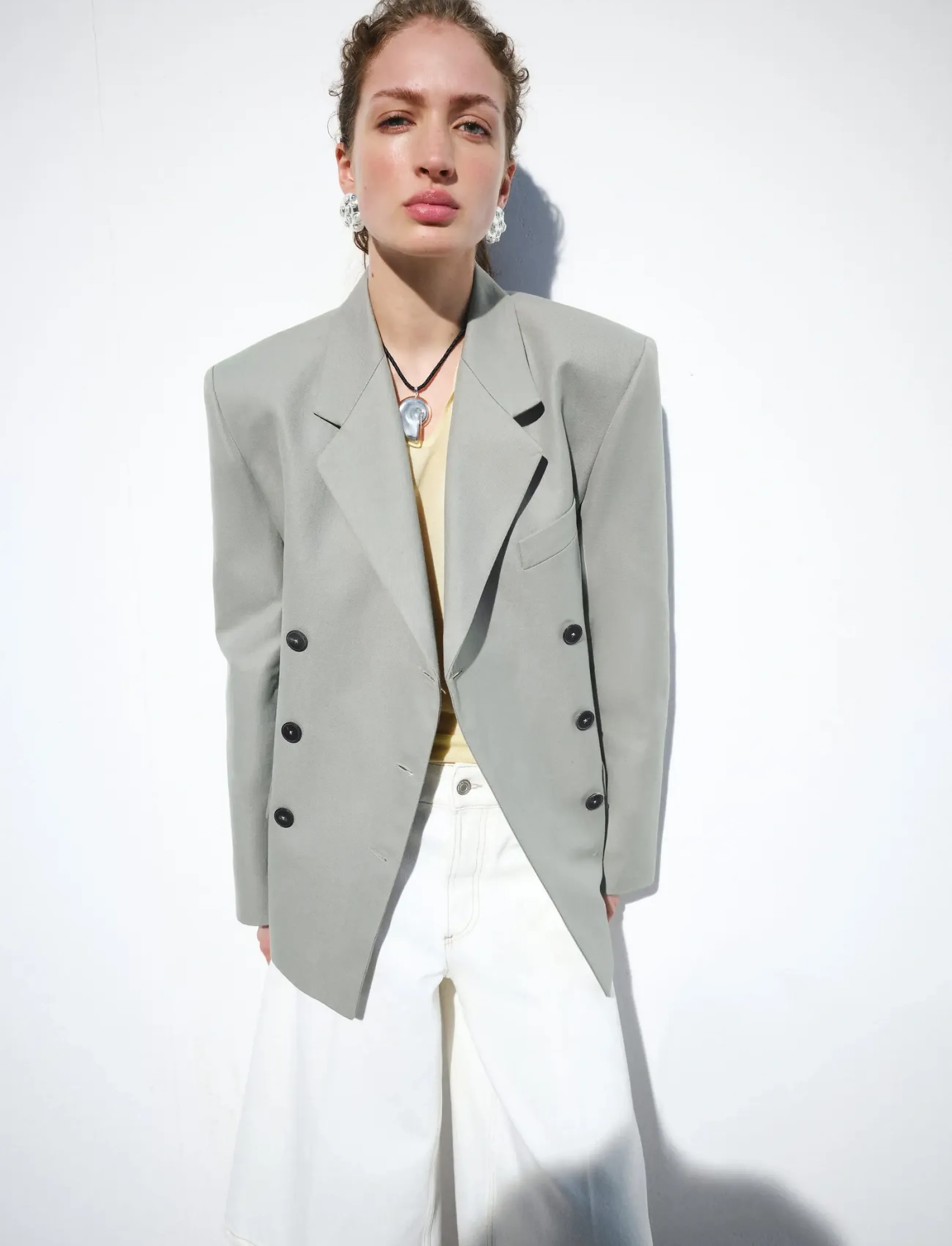 Mango Straight mid-rise denim Bermuda shorts - Shorts - NATURAL WHITE / cream