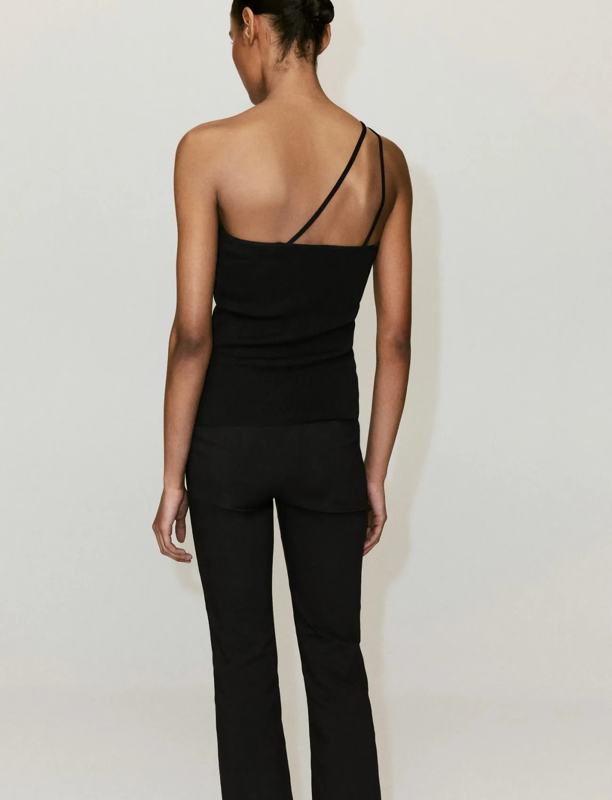 Mango - Knit asymmetric top - crop tops - black - 2