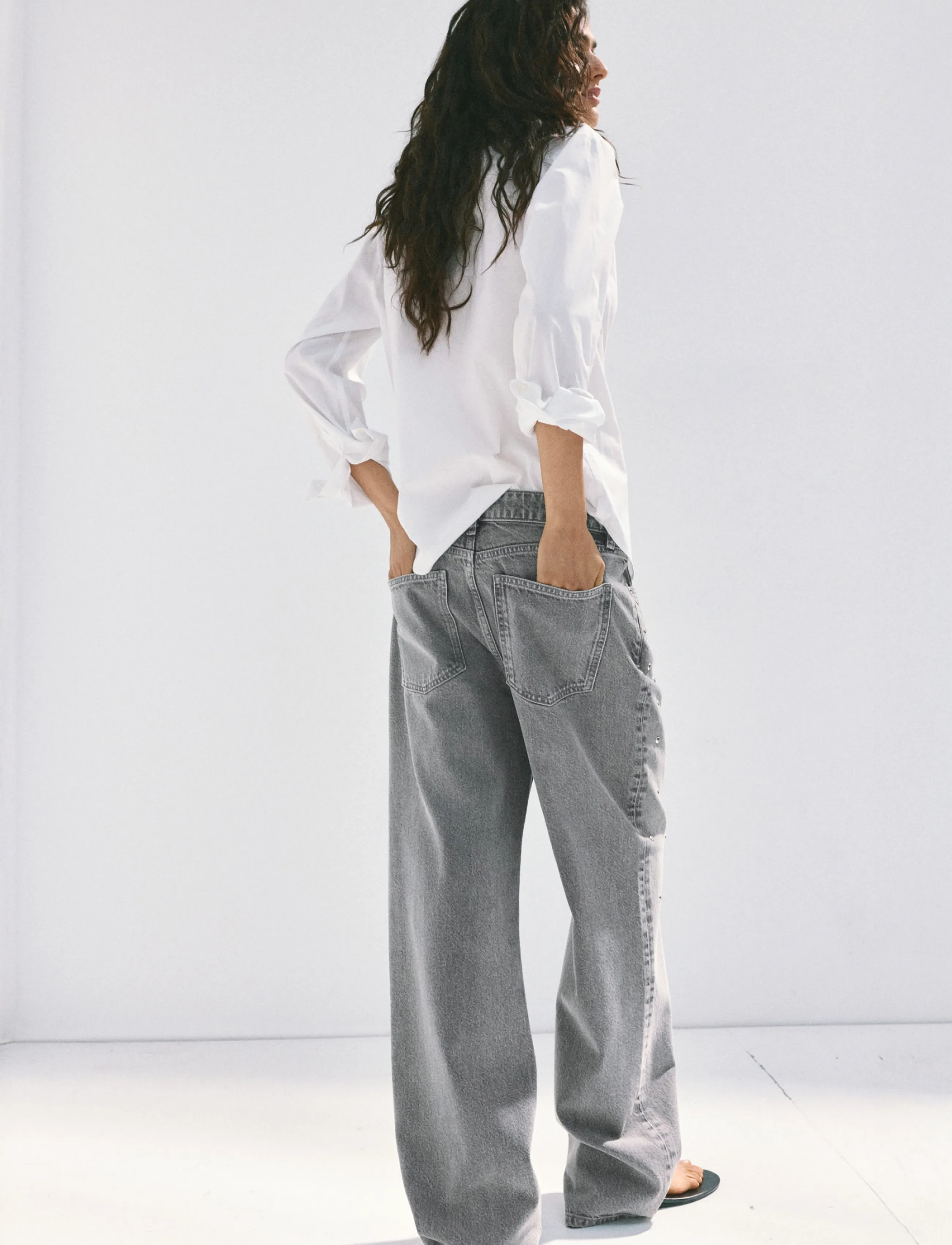 Mango - Mid-rise studded jeans - raka jeans - open grey - 2