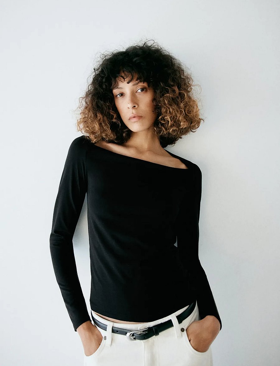 Mango - Boat-neck fitted t-shirt - striktrøjer - black - 0