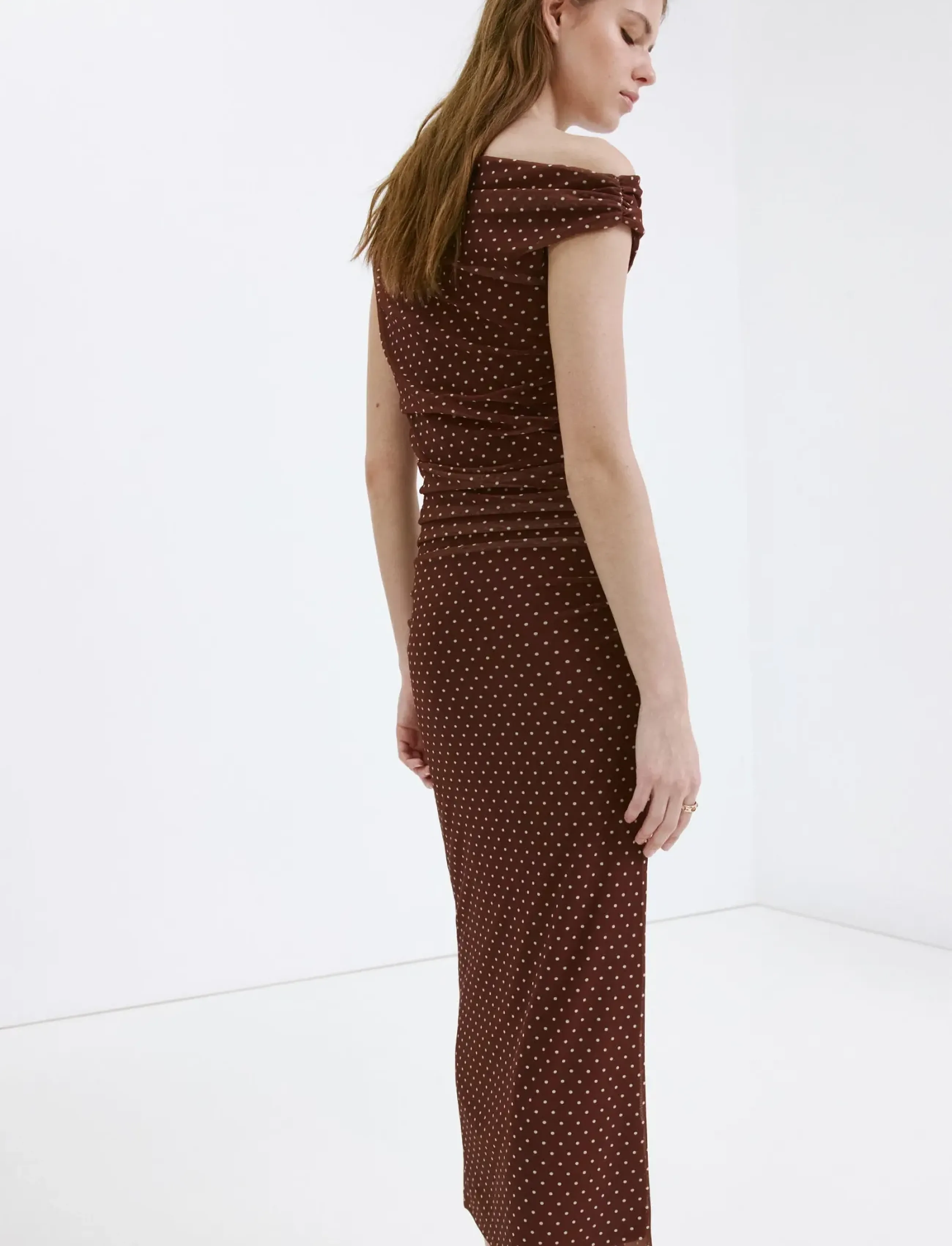 Mango - Fitted polka dot midi dress - stramme kjoler - brown - 2