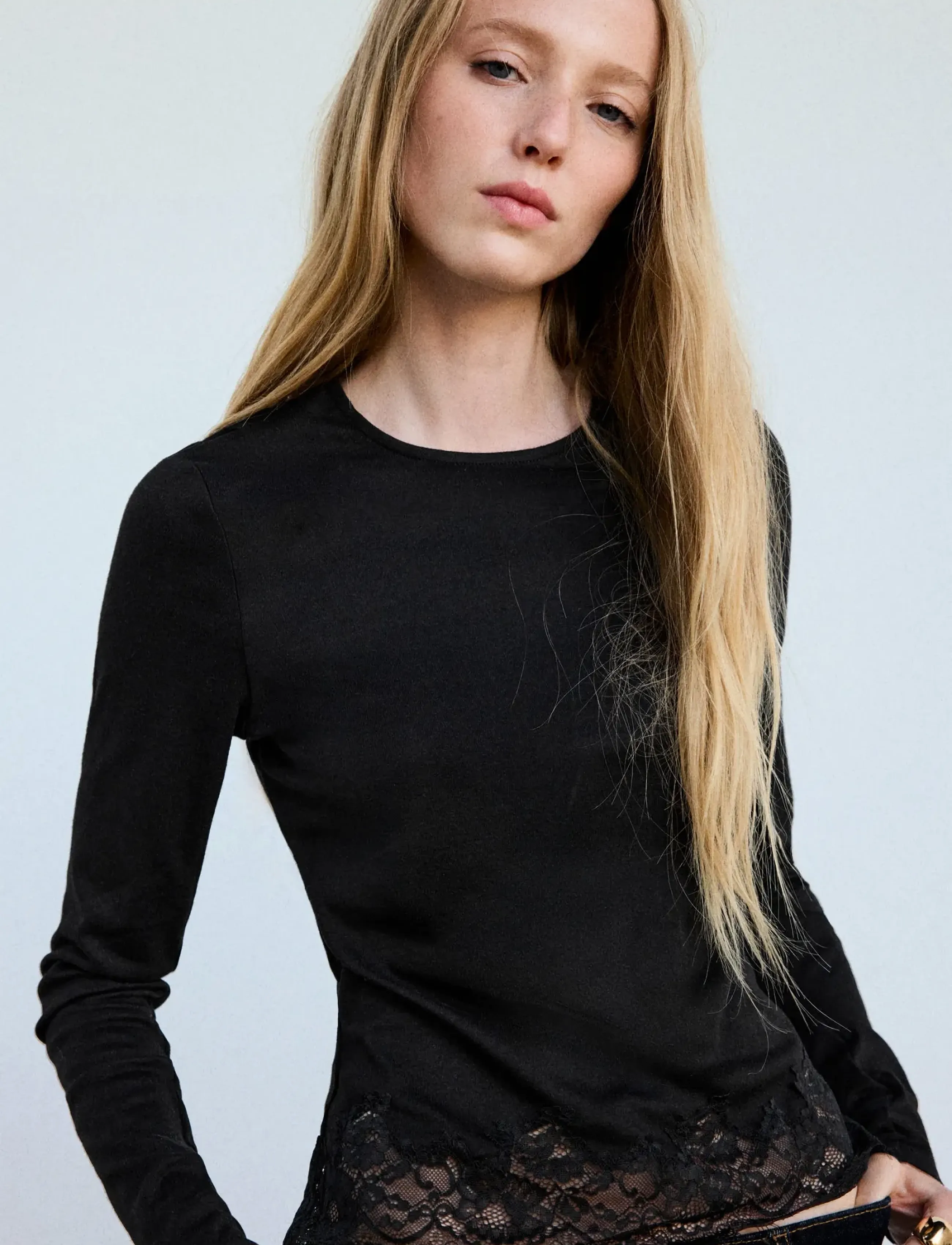 Mango - Fitted T-shirt with lace trim - langærmede toppe - black - 0