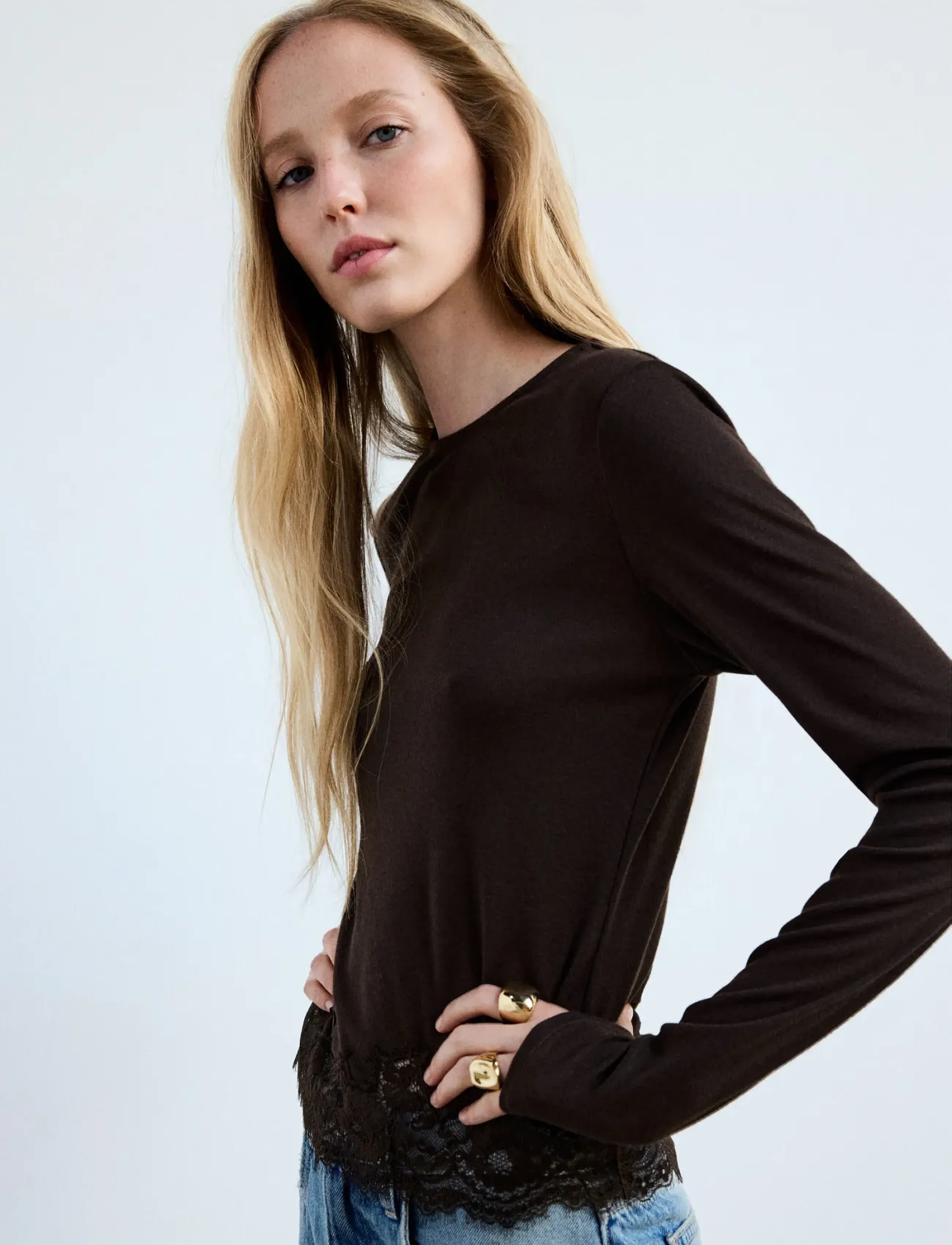 Mango - Fitted T-shirt with lace trim - långärmade toppar - brown - 0