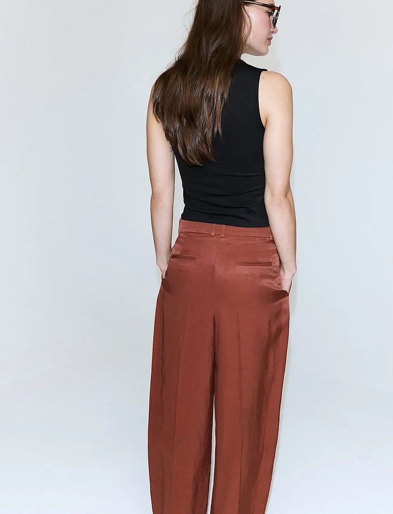 Mango - Fitted V-neck top - tanktops - black - 2