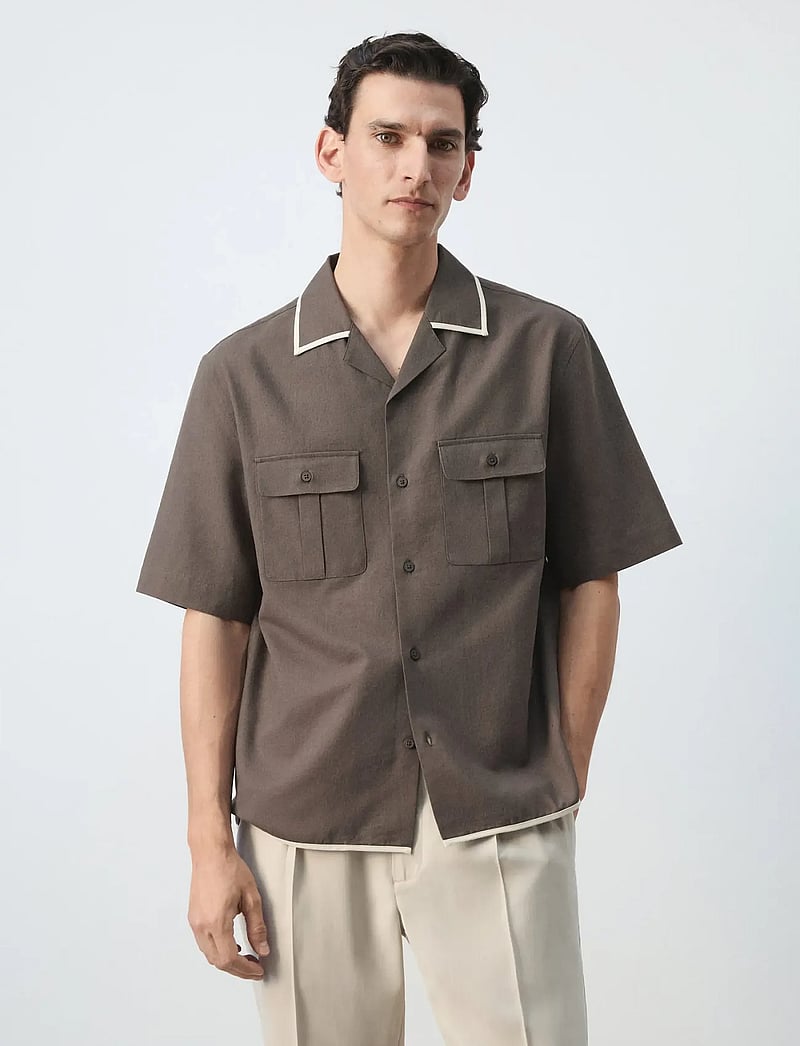 Mango - Linen cotton camp collar shirt - kortærmede skjorter - dark brown - 0
