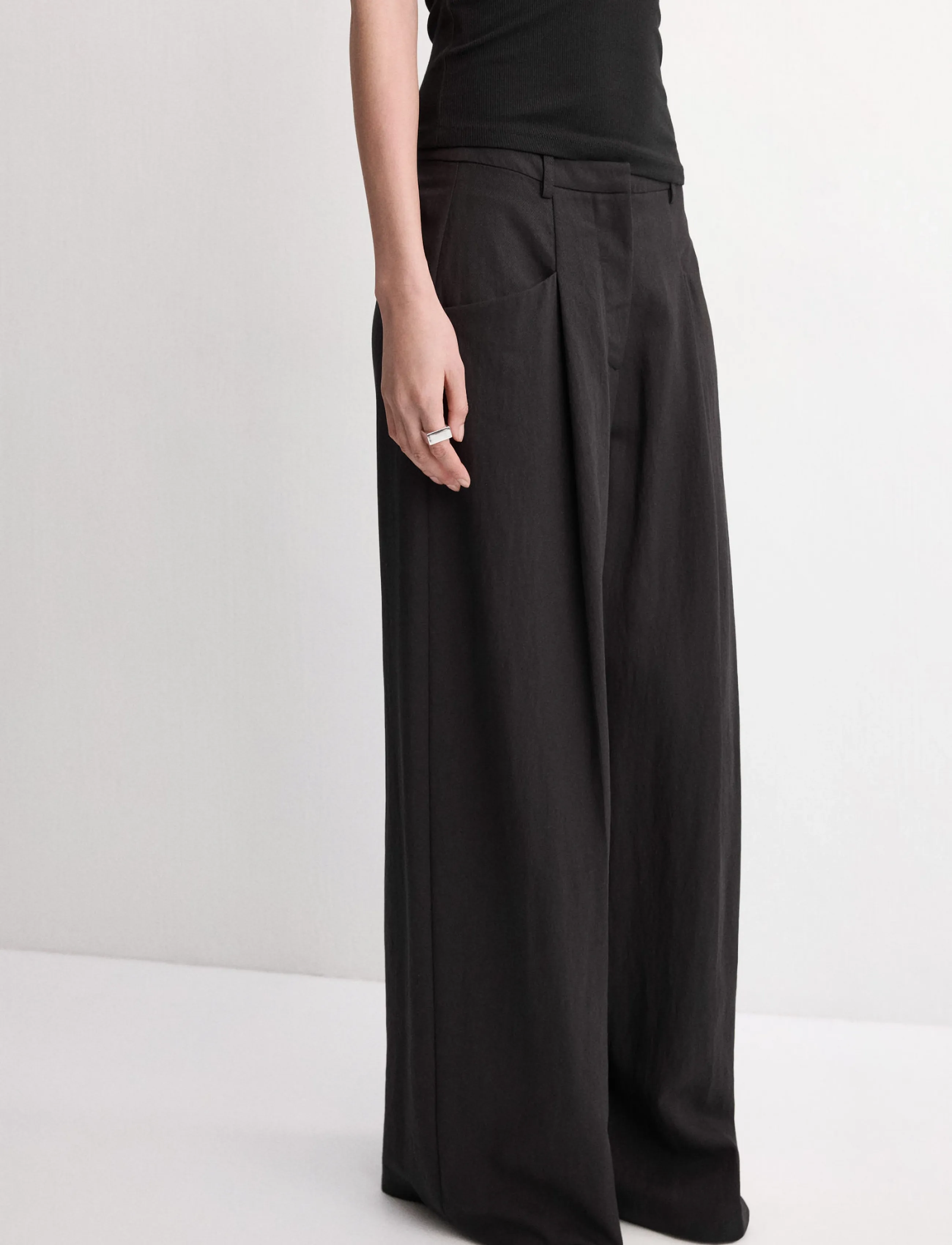 Mango Wide leg pleated trousers - Bukser med brede ben - BLACK / black