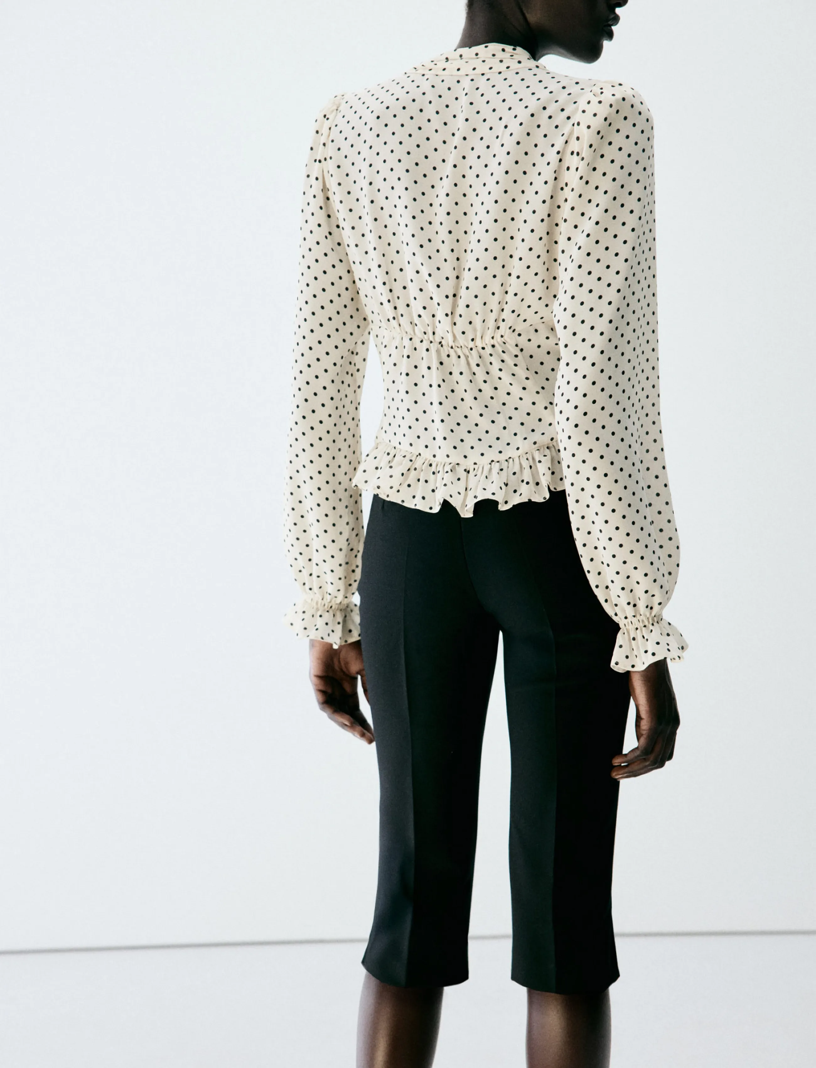 Mango - V-neck polka dot blouse - långärmade blusar - natural white - 2