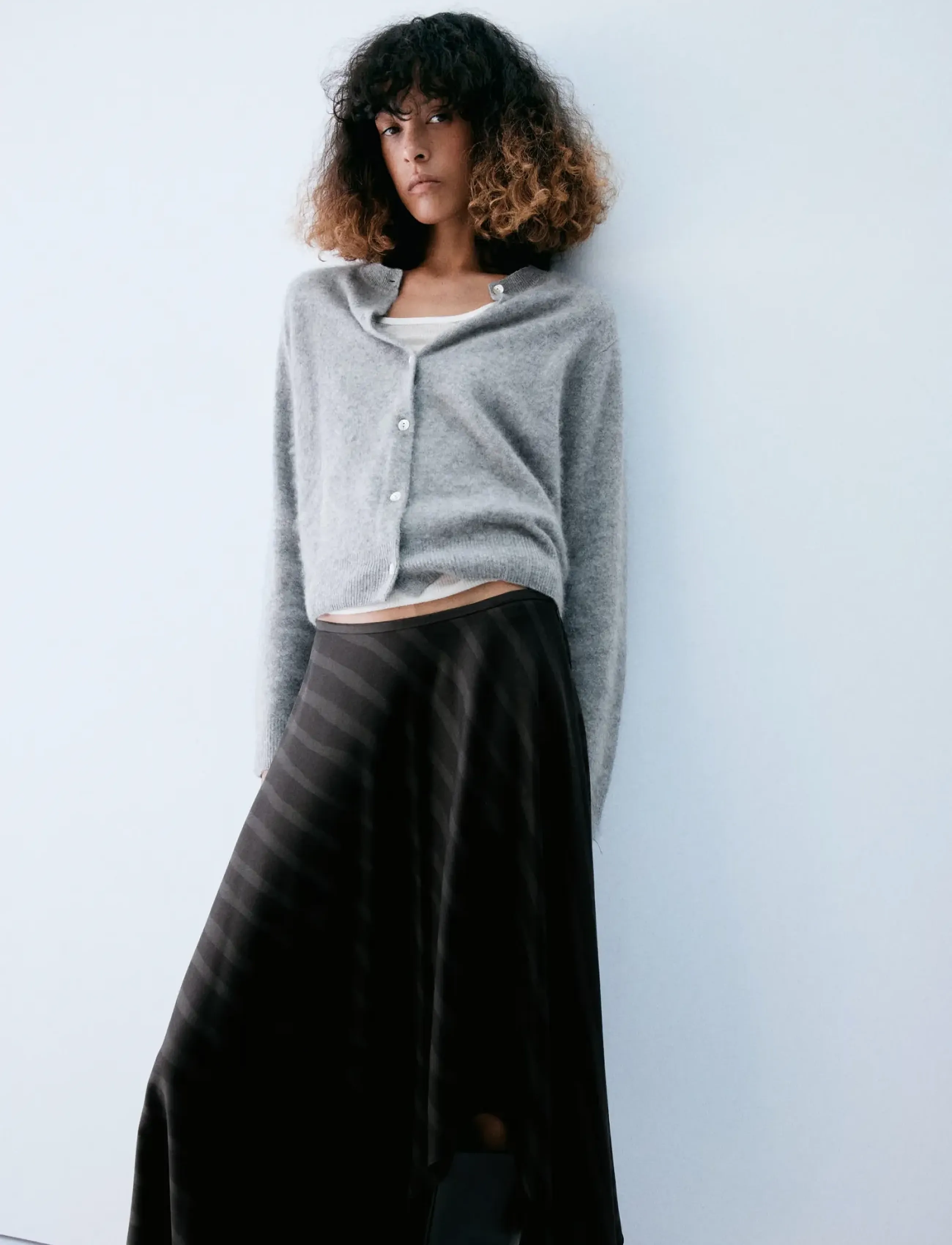 Mango - Asymmetric striped lyocell skirt - midi kjolar - grey - 1