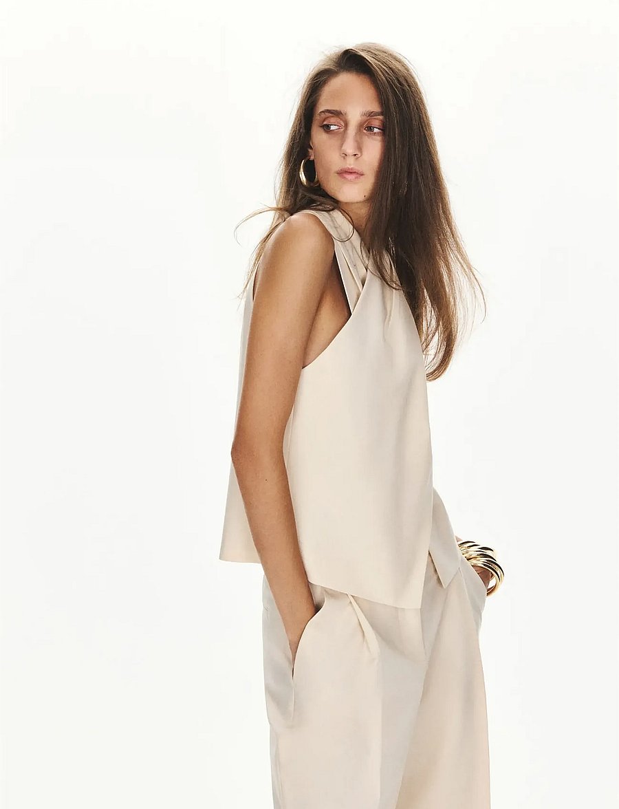 Mango - Wrap-over top with opening - Ärmlösa blusar - light beige - 0