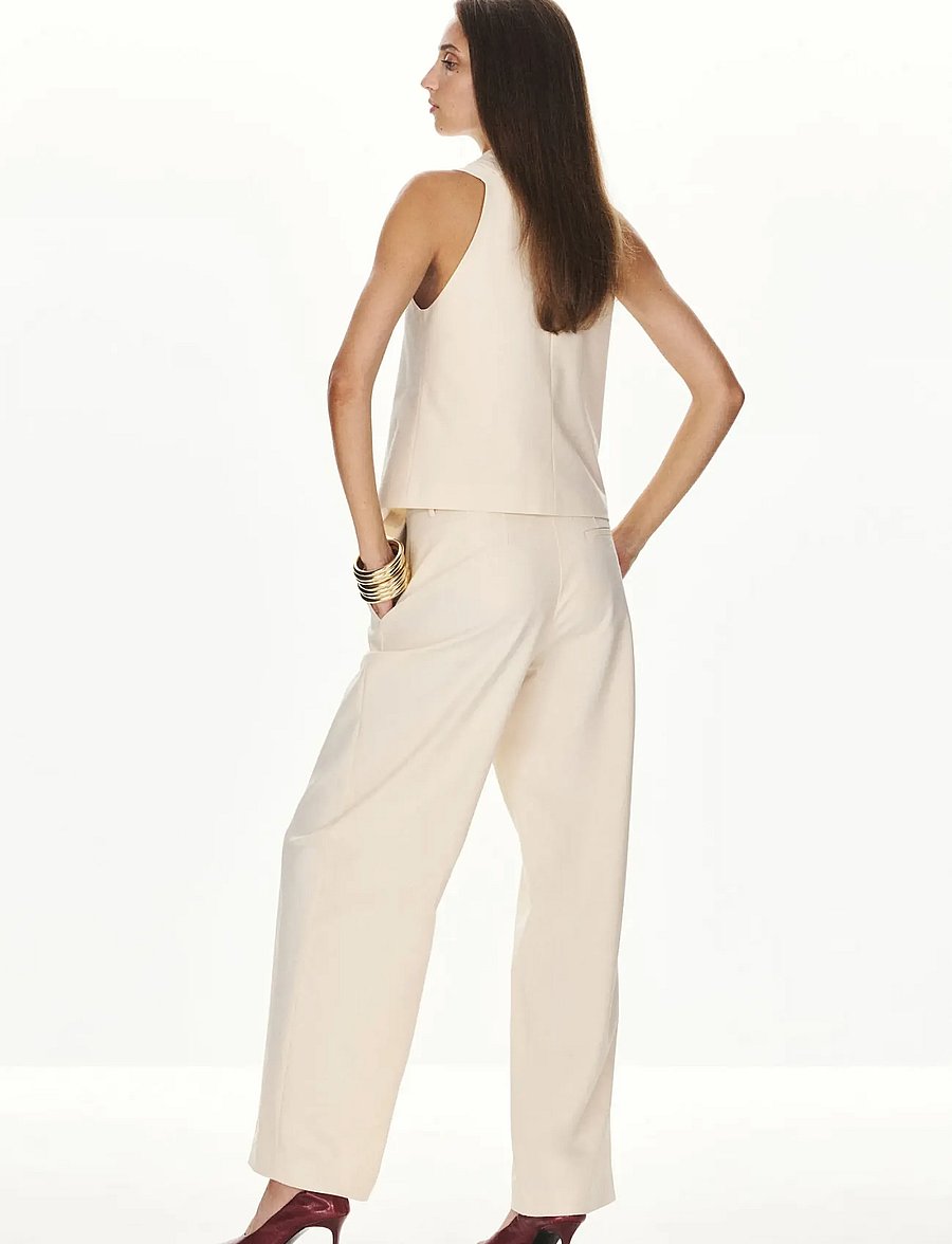 Mango - Wrap-over top with opening - Ärmlösa blusar - light beige - 2