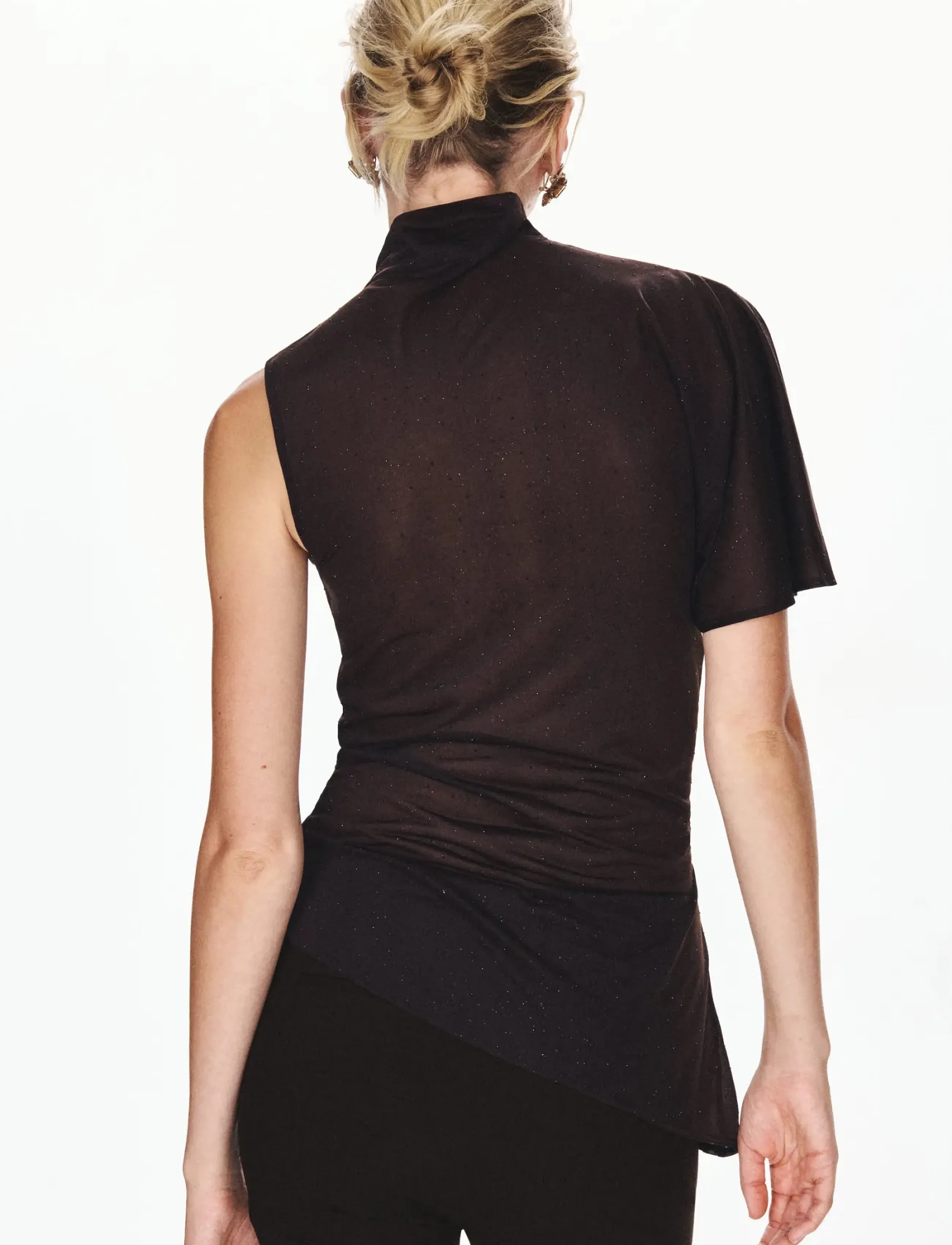 Mango - Asymmetrical top with rhinestones - kortärmade blusar - dark brown - 2