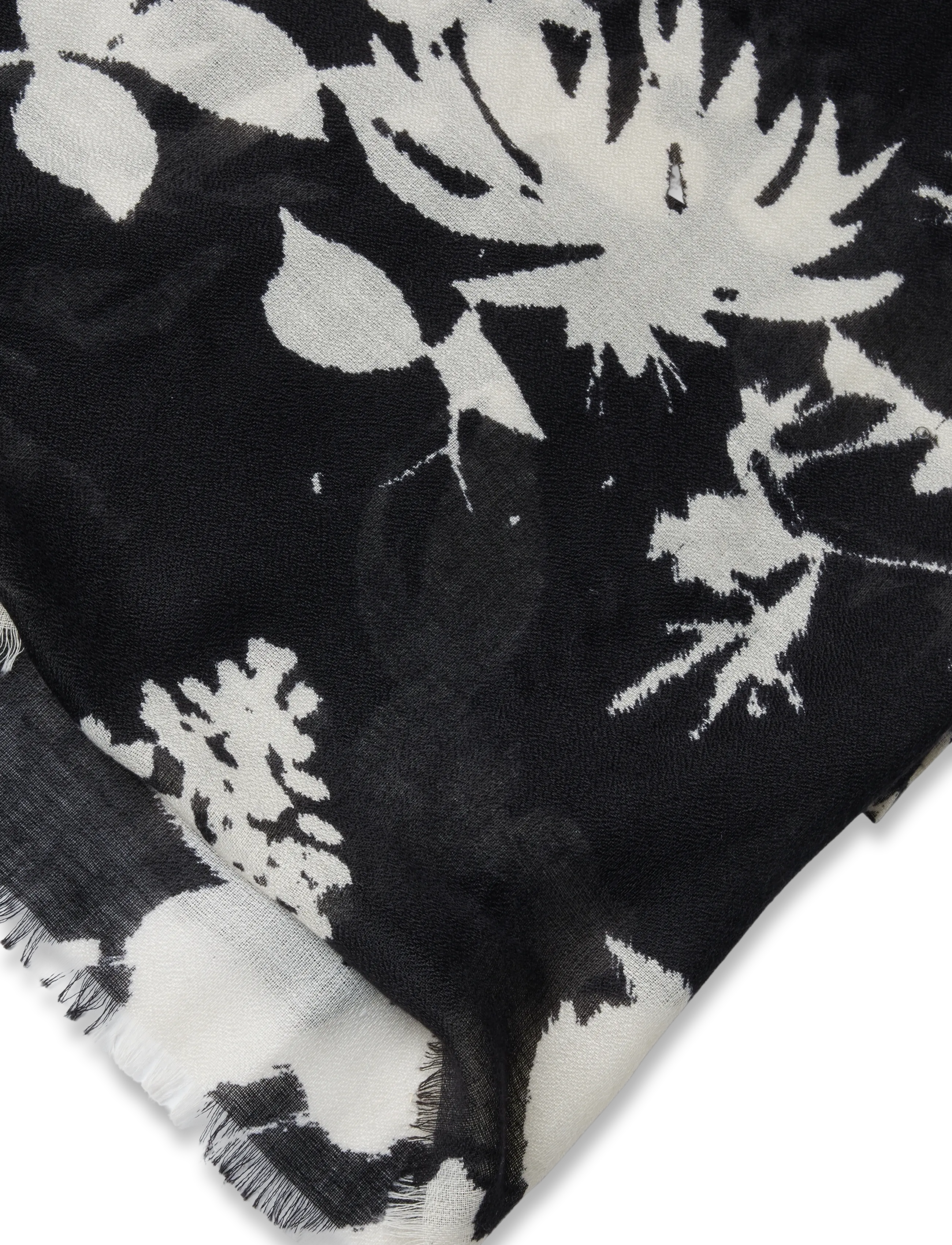Mango - Printed scarf with frayed finishes - tynde tørklæder - black - 2