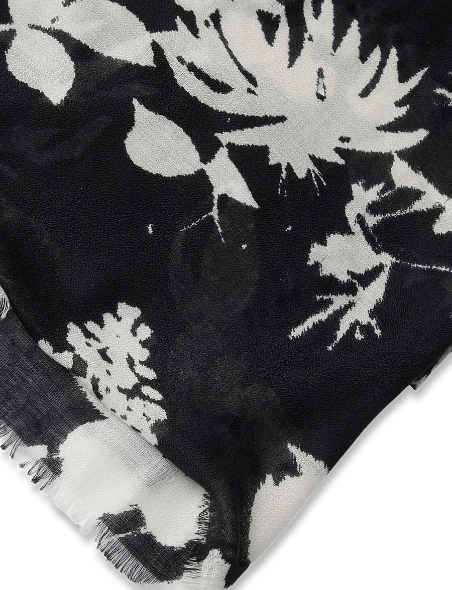 Mango - Printed scarf with frayed finishes - tynde tørklæder - black - 2