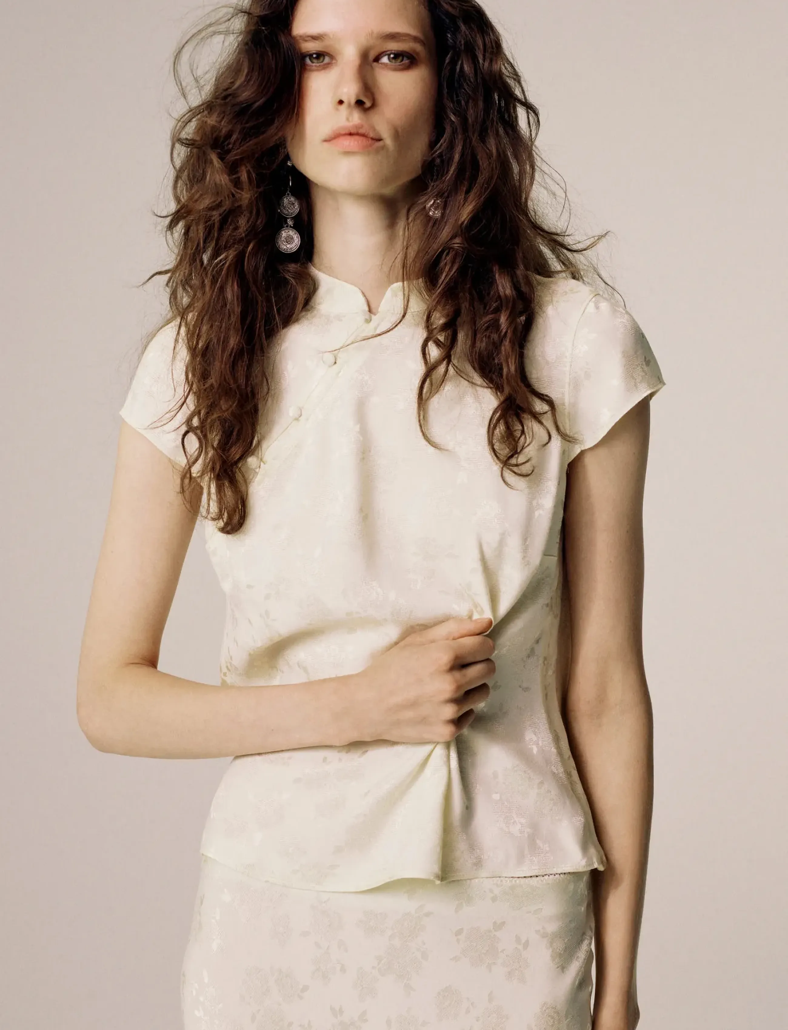 Mango - Jacquard top with strap neck - kortærmede bluser - light beige - 0
