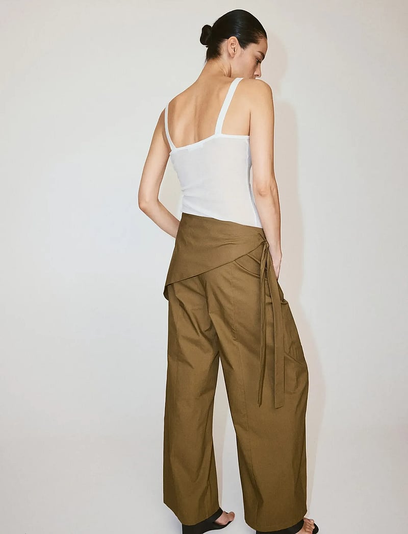 Mango - Straight-leg trousers with detachable scarf - raka byxor - beige - khaki - 2