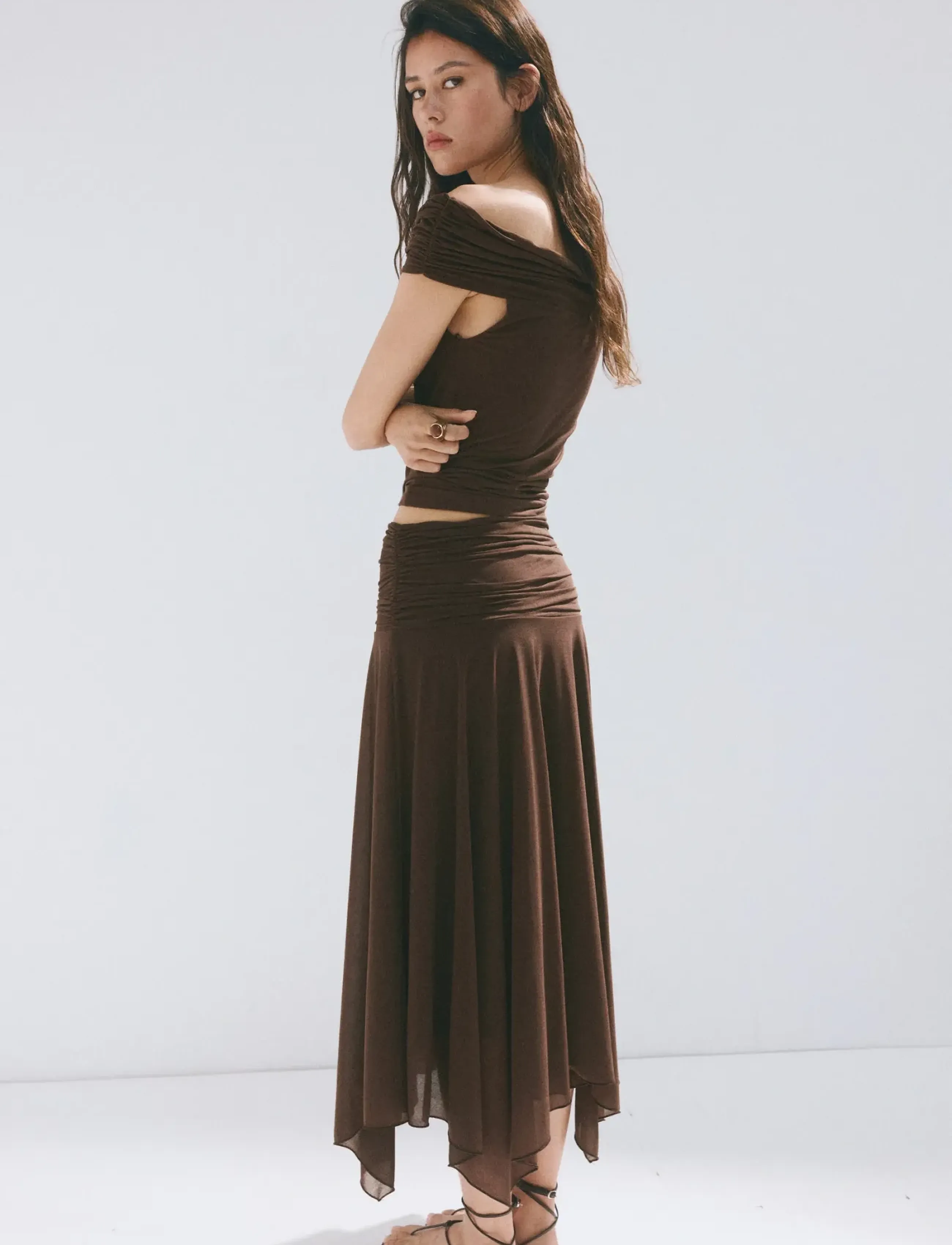 Mango - Asymmetric chiffon skirt - midi nederdele - brown - 2