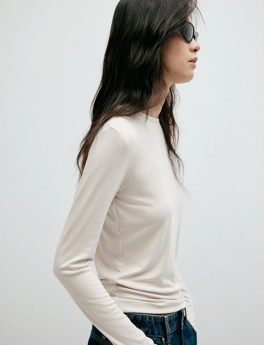 Mango - Long-sleeved fitted t-shirt - langærmede toppe - light beige - 0
