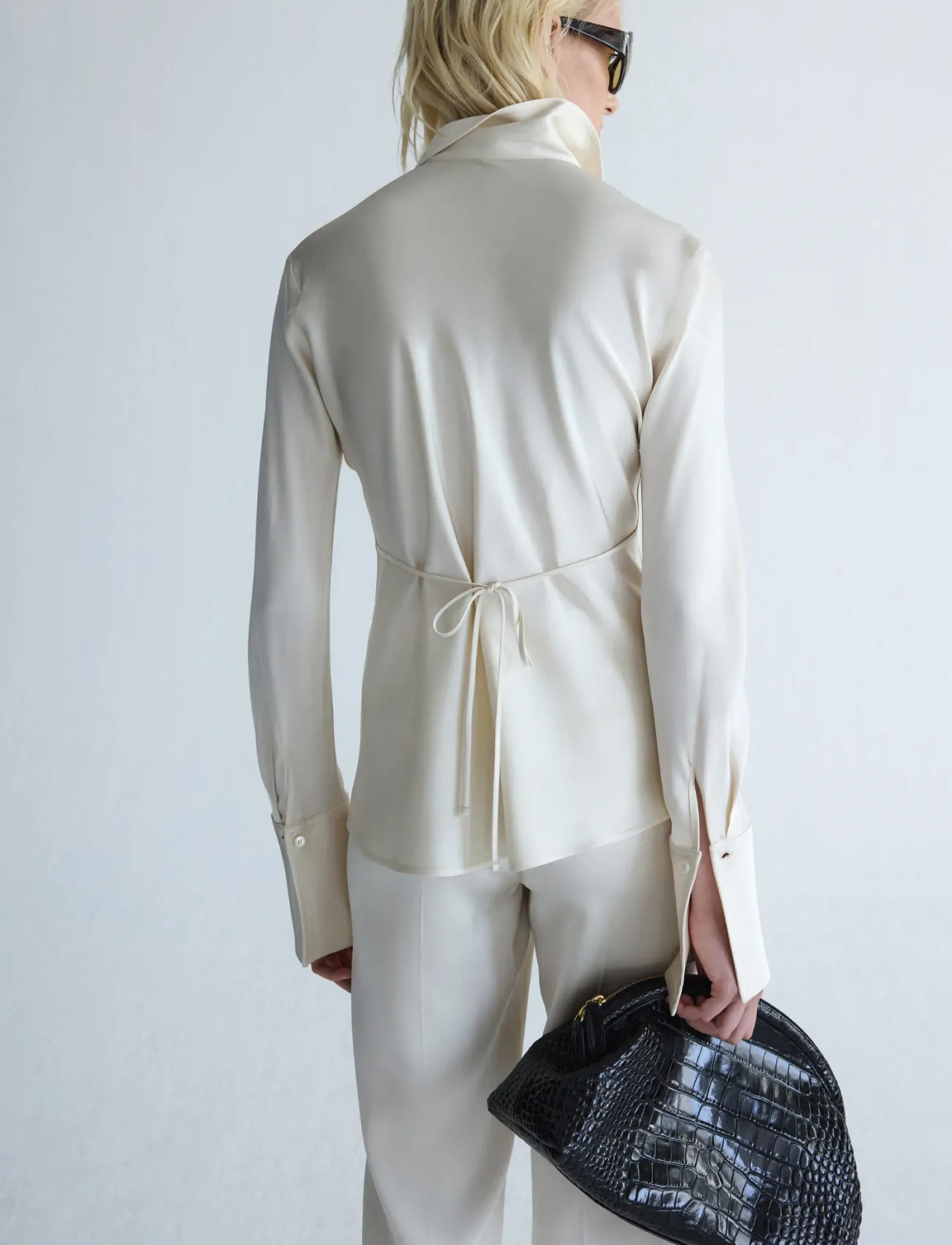 Mango - Satin shirt with bow at the back - långärmade skjortor - light beige - 2