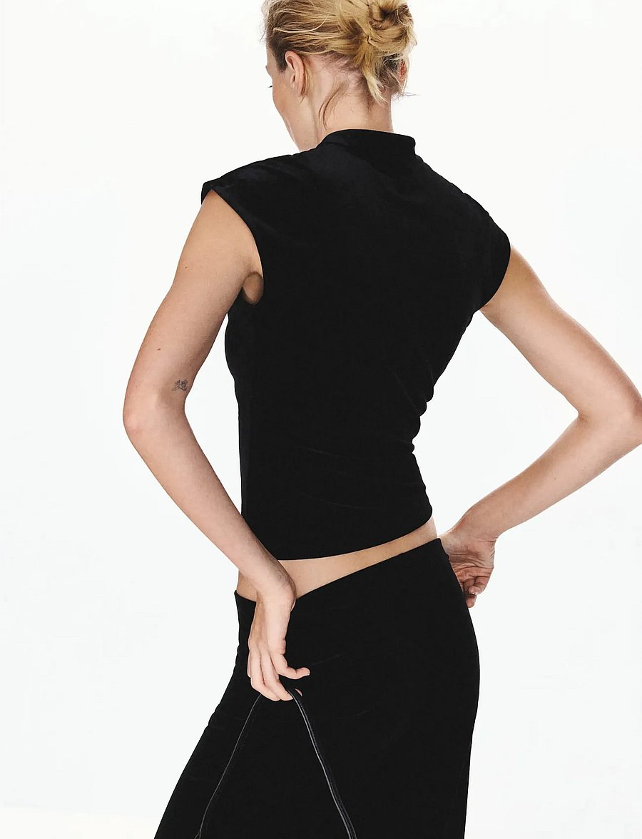 Mango - Velvet top with buttons - kortärmade blusar - black - 2