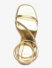 Mango - Metallic wedge sandals with straps - kiilakorkokengät - gold - 3