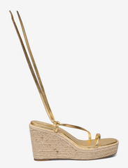 Mango - Metallic wedge sandals with straps - kiilakorkokengät - gold - 6