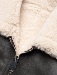 Mango - Faux shearling-lined short jacket - fake fur jakker - black - 2