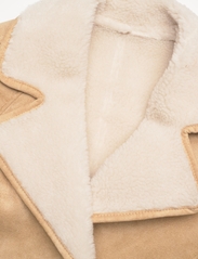 Mango - Shearling-lined coat with buttons - forårsjakker - medium brown - 2