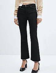 Mango - Waxed flared cropped jeans - alhaisimmat hinnat - black - 2