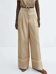 Mango - Cotton pleated trousers - hosen mit weitem bein - medium brown - 0