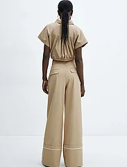 Mango - Cotton pleated trousers - leveälahkeiset housut - medium brown - 3