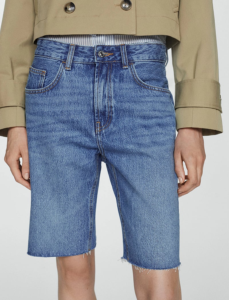 Mango - Denim bermuda shorts with frayed hem - jeansshorts - open blue - 0