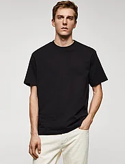 Mango - Basic 100% cotton relaxed-fit t-shirt - lägsta priserna - black - 2