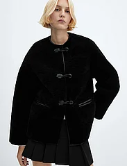 Mango - Fur-effect coat with appliqués - fuskpäls - black - 2