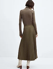 Mango - Pleated long skirt - plisserede nederdele - green - 3
