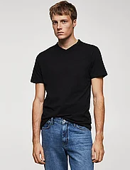Mango - Basic cotton V-neck T-shirt - v-aukkoiset t-paidat - black - 0