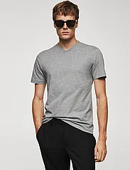 Mango - Basic cotton V-neck T-shirt - de laveste prisene - medium grey - 2