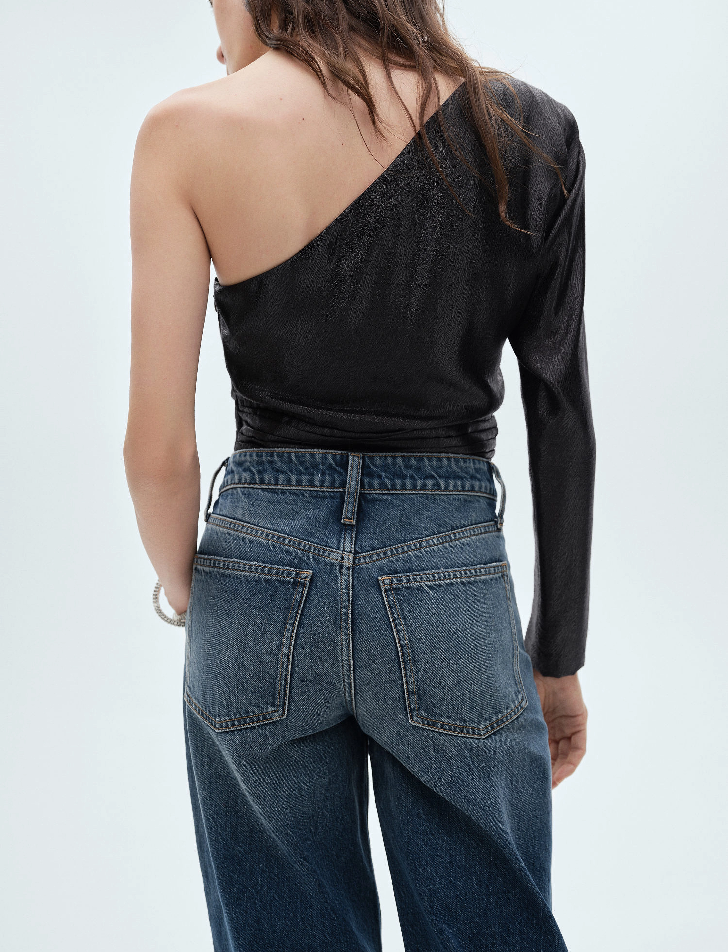 Mango - Asymmetrical puff sleeve blouse - pikkade varrukatega pluusid - black - 3