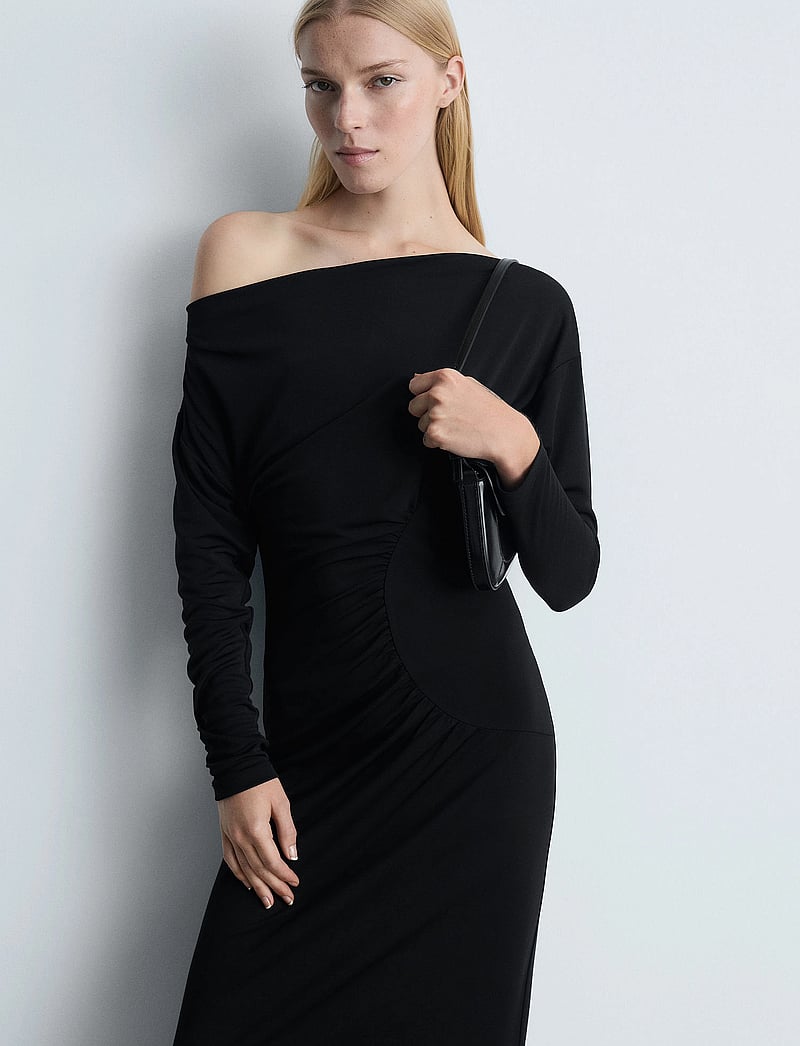 Mango - Off-the-shoulder ruffled dress - cocktailkjoler - black - 0