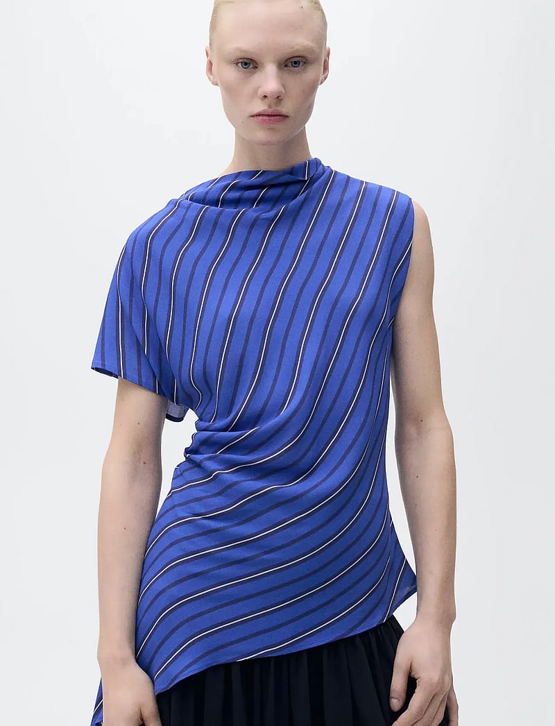 Mango - Asymmetrical striped blouse - kurzämlige blusen - medium blue - 0