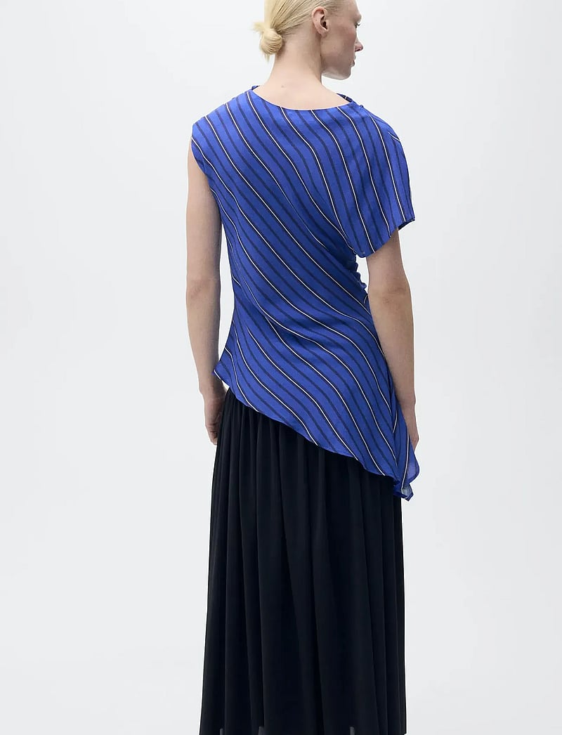 Mango - Asymmetrical striped blouse - kurzämlige blusen - medium blue - 3