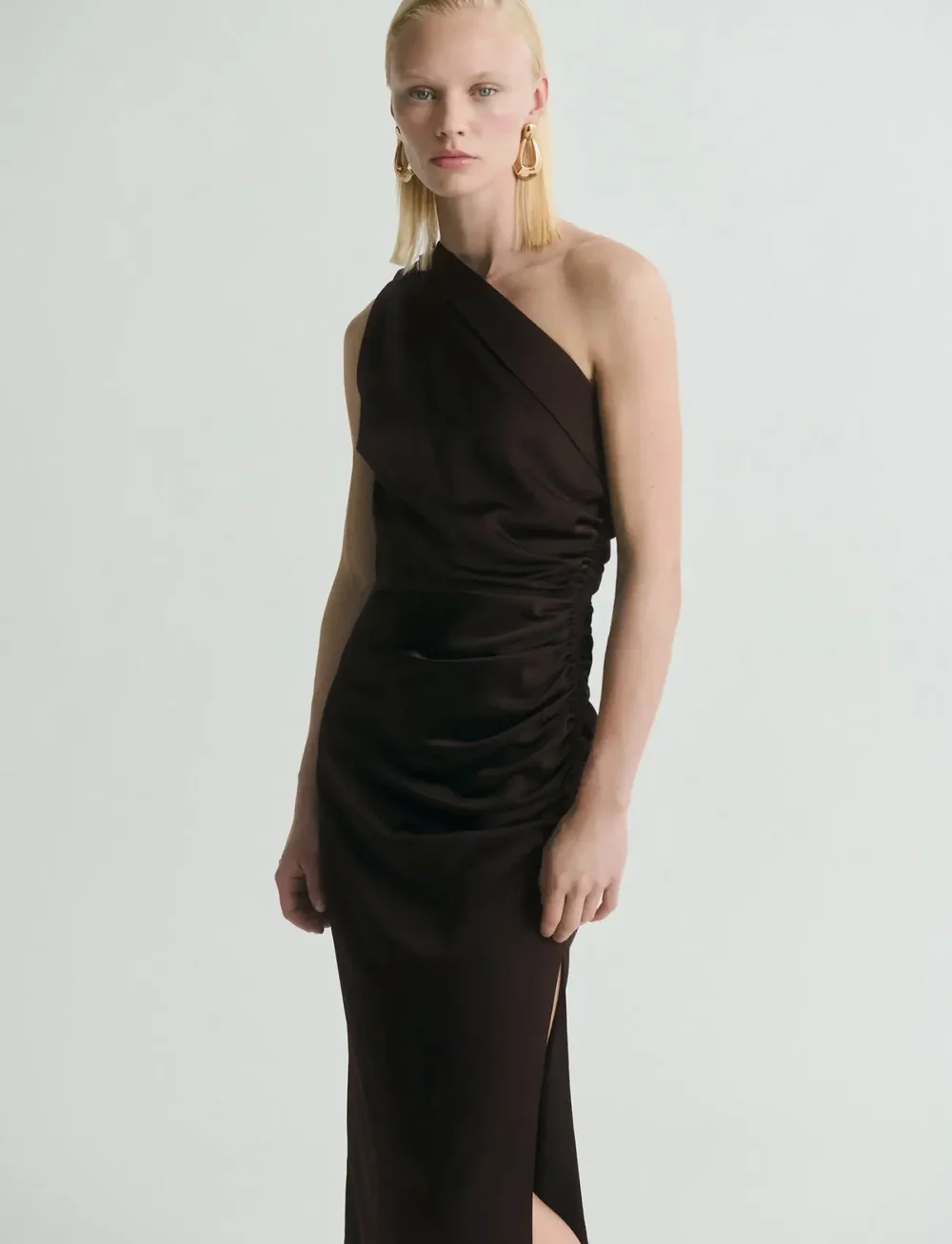 Mango - Asymmetrical satin dress with side slits - cocktailkleider - brown - 0