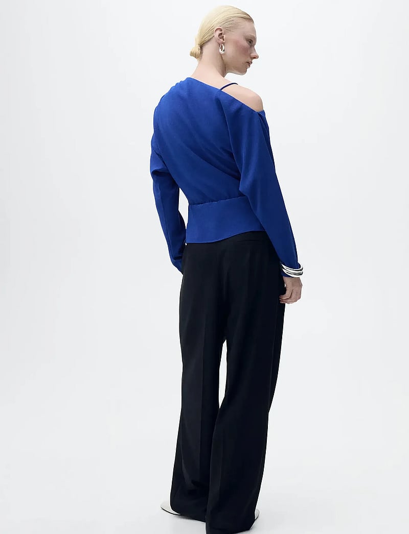 Mango - Asymmetrical gathered blouse - langärmlige blusen - bright blue - 3