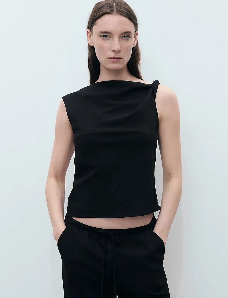 Mango - Asymmetrical draped top with straps - Ärmellose tops - black - 0