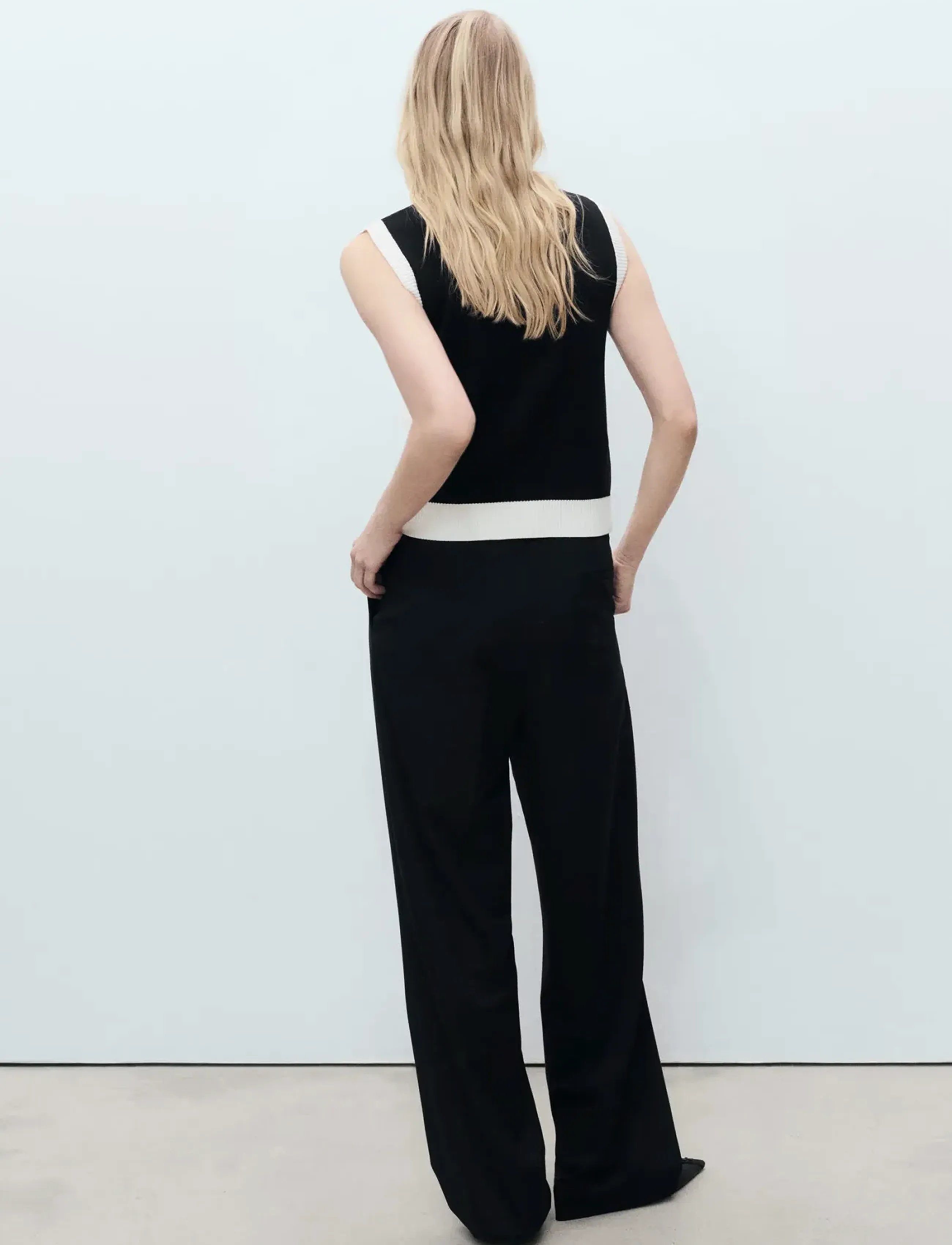 Mango - Knitted waistcoat with contrast piping - stickade västar - black - 3
