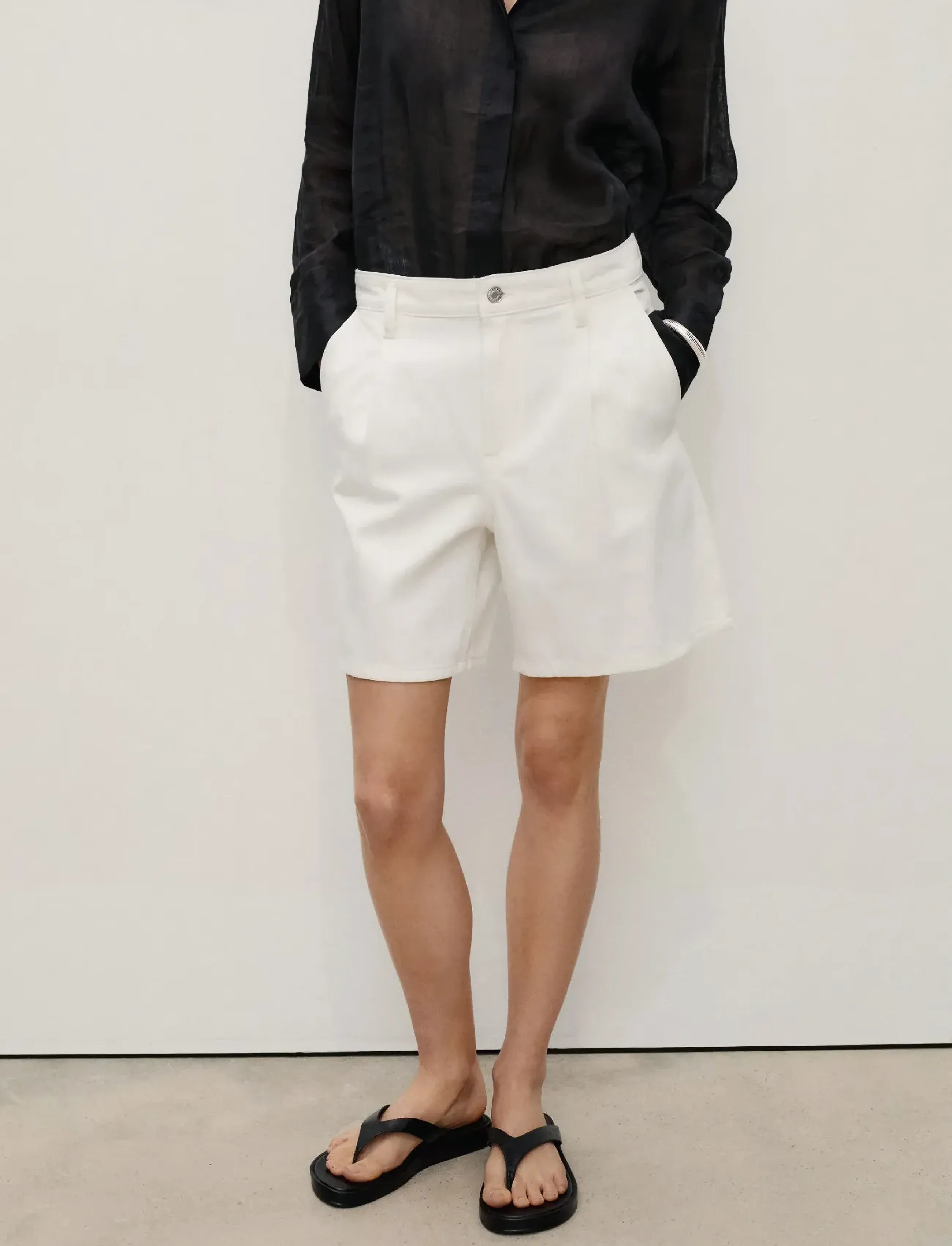 Mango Mid-rise denim bermuda shorts with pleats - Shorts - NATURAL WHITE / white