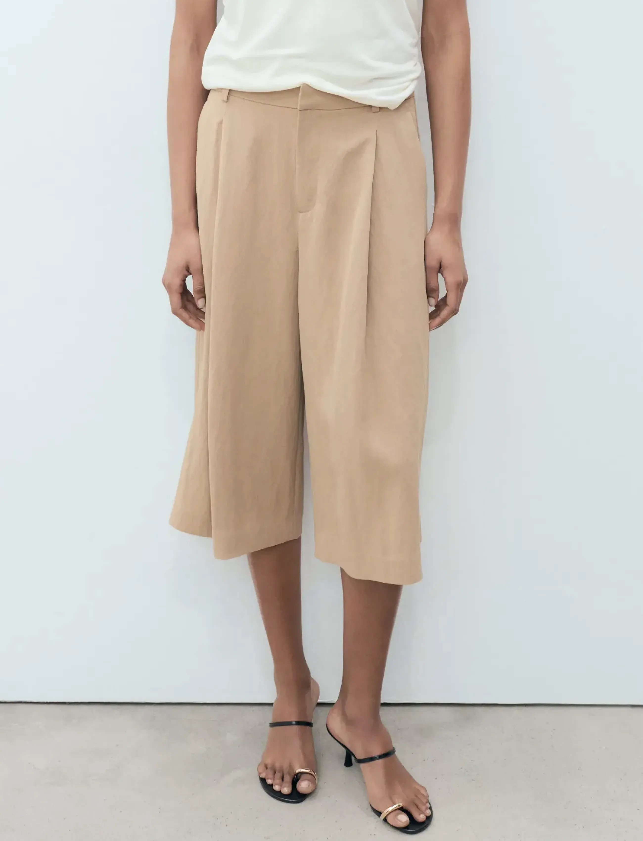 Mango Lyocell Pleated Bermuda Shorts, 42, Beige, Shorts > Bermudas, Dame