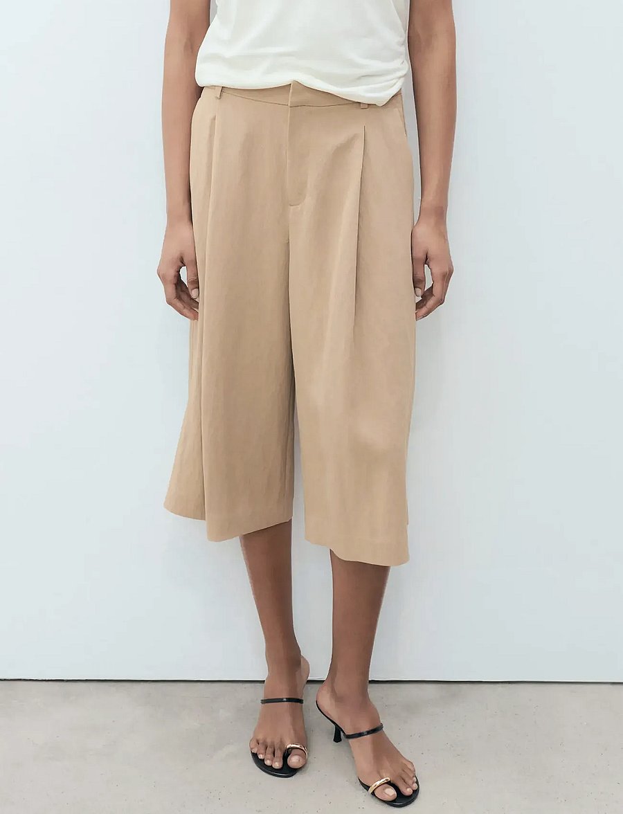 Mango - Lyocell pleated bermuda shorts - bermudashorts - light beige - 0